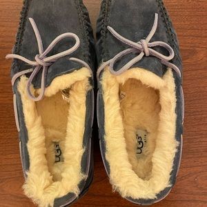 UGG moccasin slippers like new, size 8